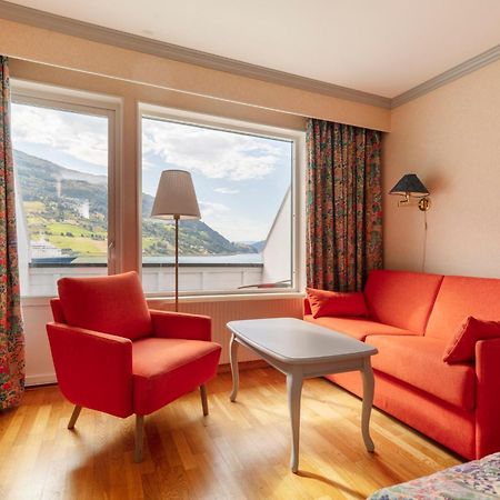 Olden Fjordhotel מראה חיצוני תמונה