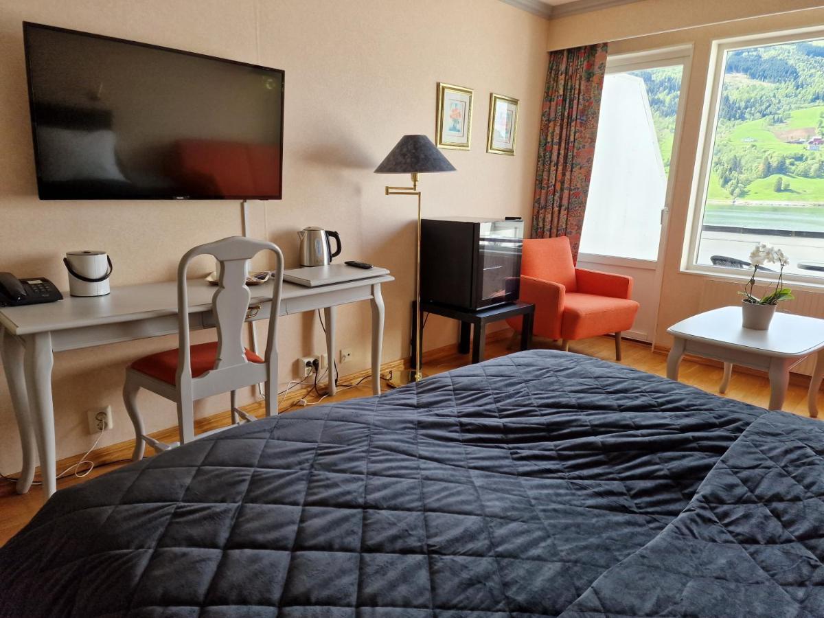 Olden Fjordhotel מראה חיצוני תמונה