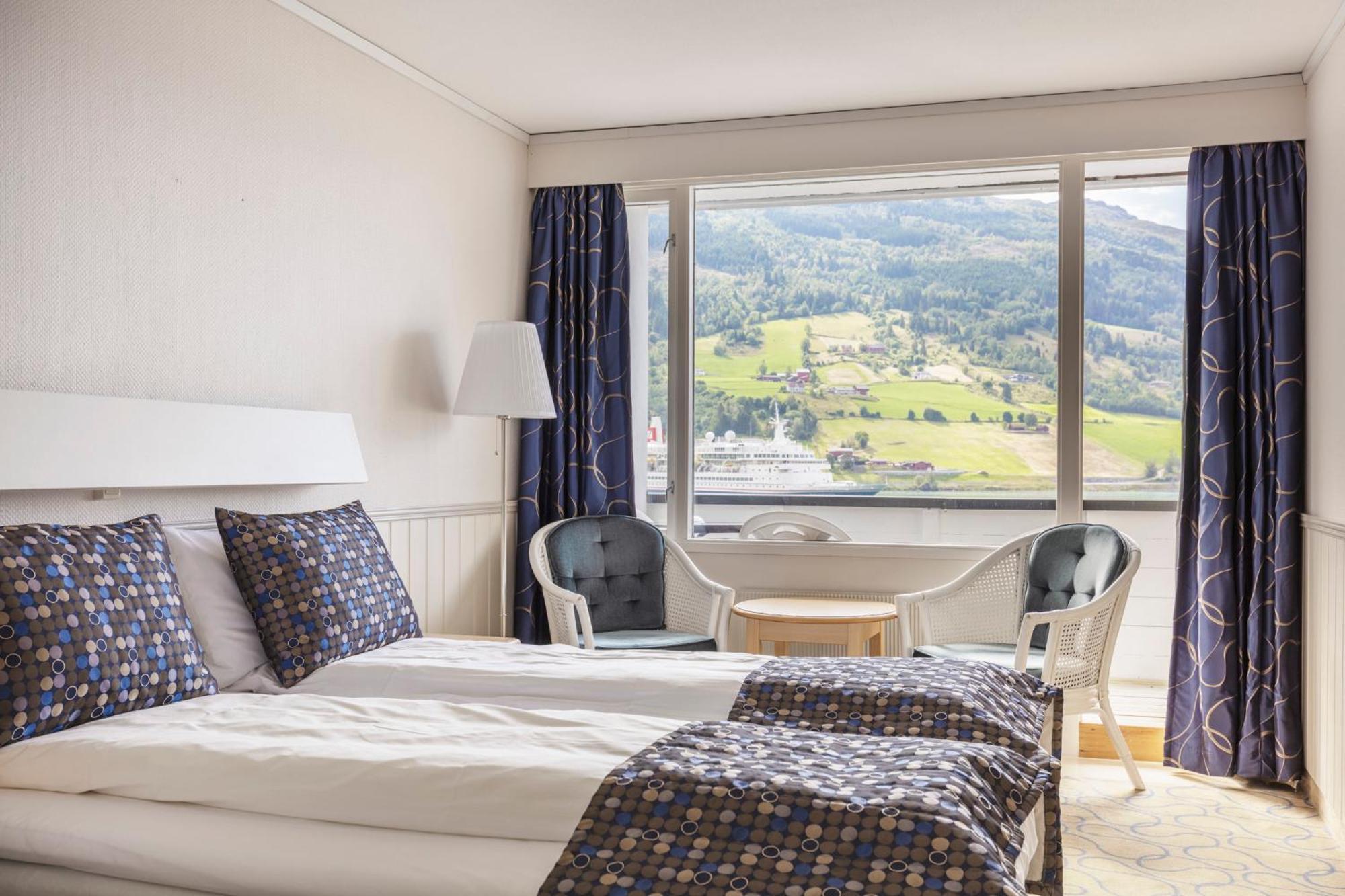 Olden Fjordhotel מראה חיצוני תמונה