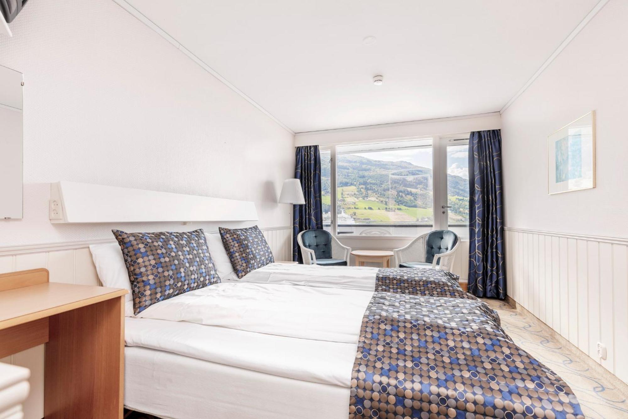 Olden Fjordhotel מראה חיצוני תמונה