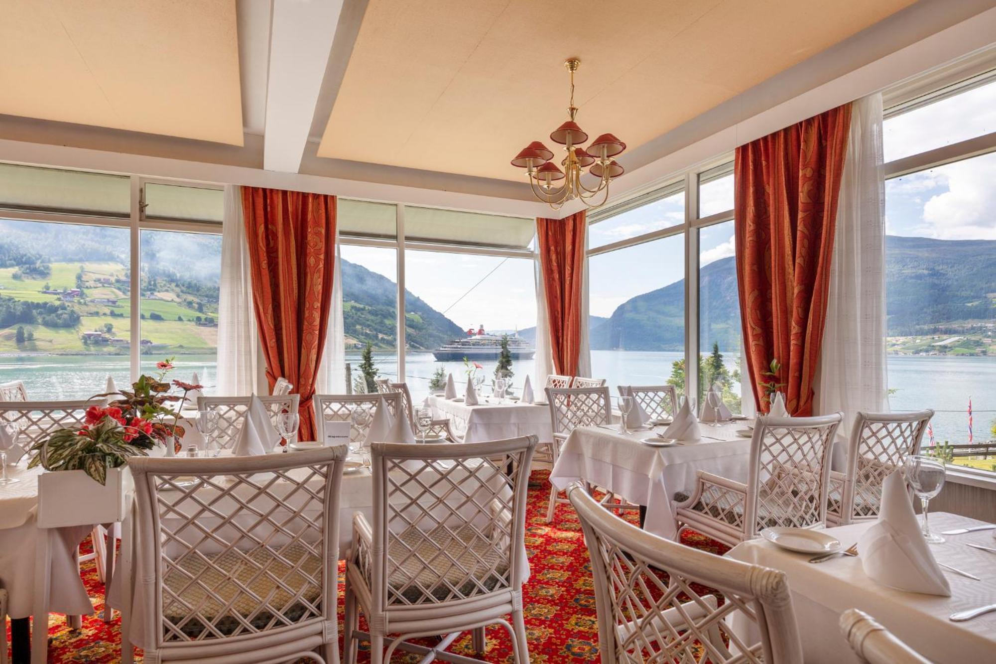Olden Fjordhotel מראה חיצוני תמונה