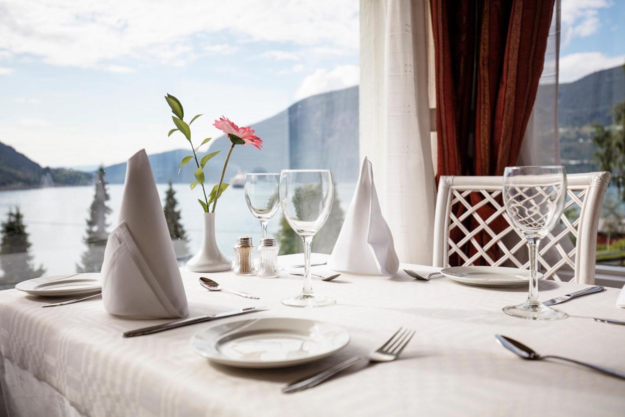 Olden Fjordhotel מראה חיצוני תמונה
